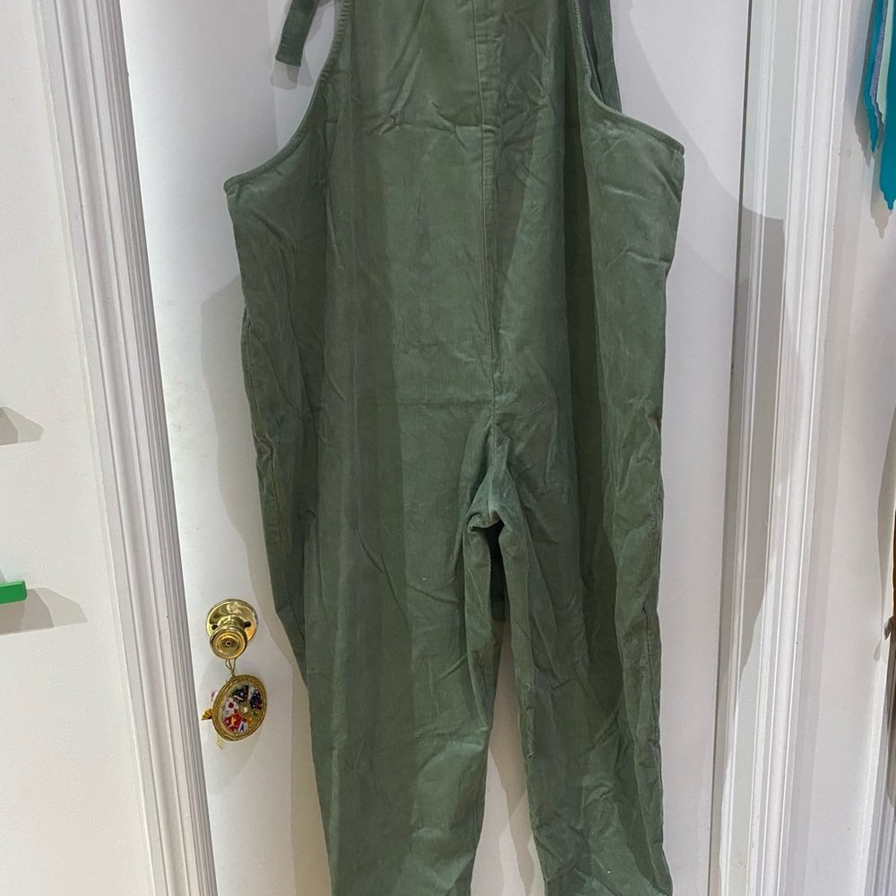 🪴 Lucy & Yak Long Sage Green Corduroy Overalls 🐸